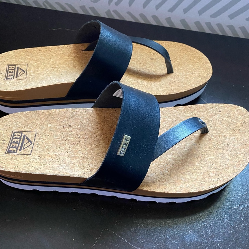 Reef cushion Sol Hi Sandals; black/tan